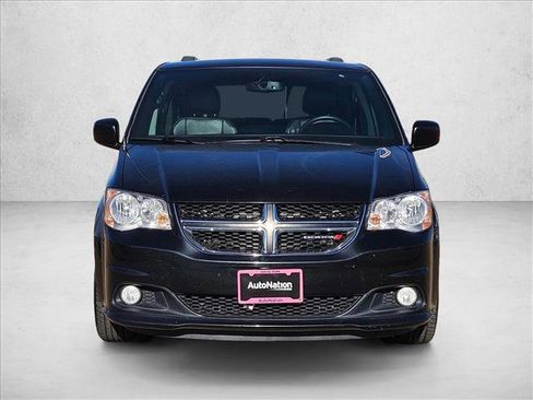 Used 2016 Dodge Grand Caravan SXT image 2