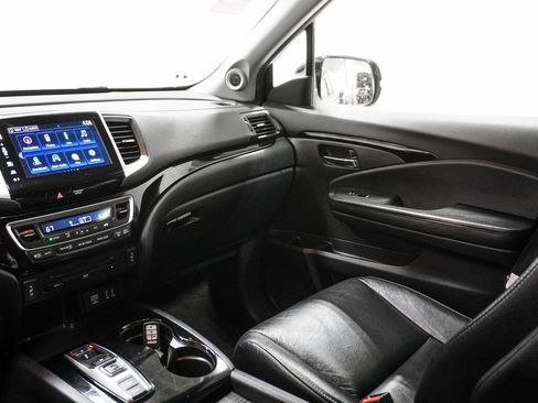 Used 2016 Honda Pilot Touring image 19
