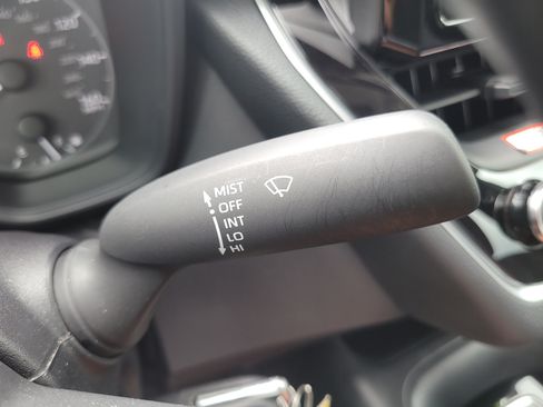 Used 2025 Toyota Corolla LE FWD image 29