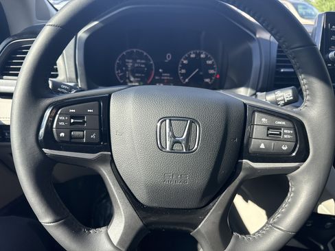 Used 2025 Honda Odyssey Touring image 17