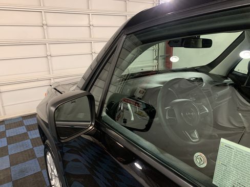 Used 2023 Jeep Renegade Latitude image 11