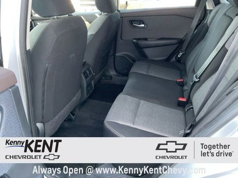 Used 2023 Nissan Rogue SV image 16