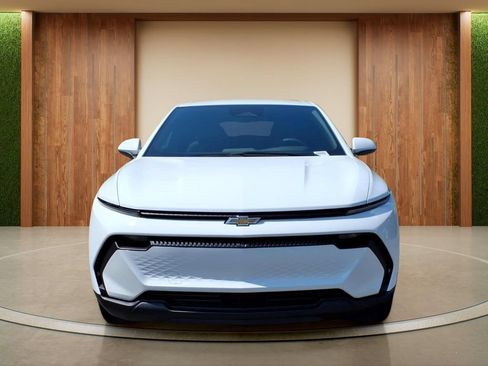 New 2026 Chevrolet Equinox EV LT FWD image 2