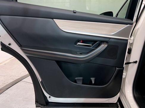 Used 2025 MAZDA CX-70 Plug-In Hybrid w/ Premium Pkg image 19