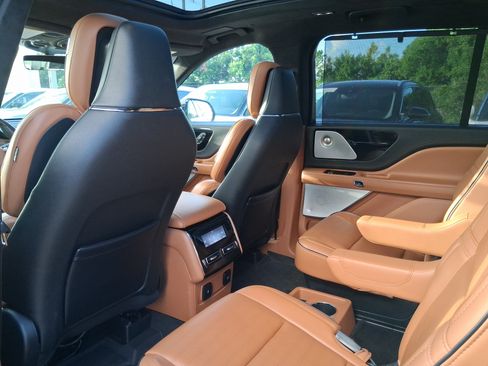 Certified 2023 Lincoln Aviator Black Label w/ Class IV Trailer Tow Package AWD/4WD image 5