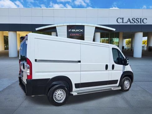 Used 2025 RAM ProMaster 2500 w/ U-Haul Equipment Group FWD image 8