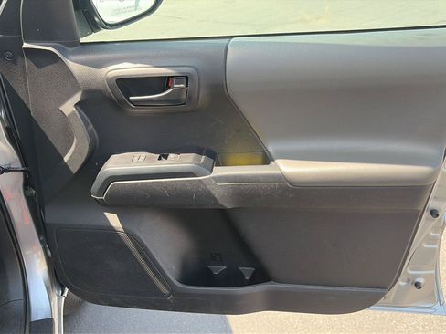 Used 2021 Toyota Tacoma SR RWD image 18
