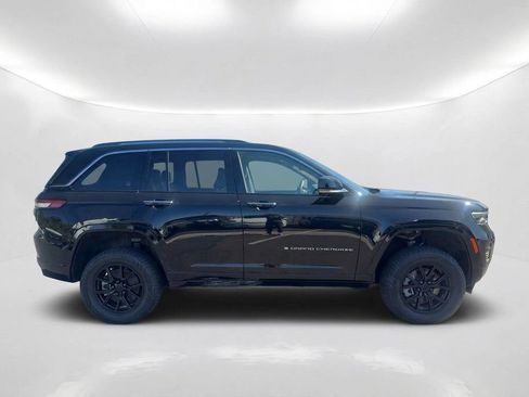 Used 2024 Jeep Grand Cherokee Overland w/ Advanced Protech Group III AWD/4WD image 4
