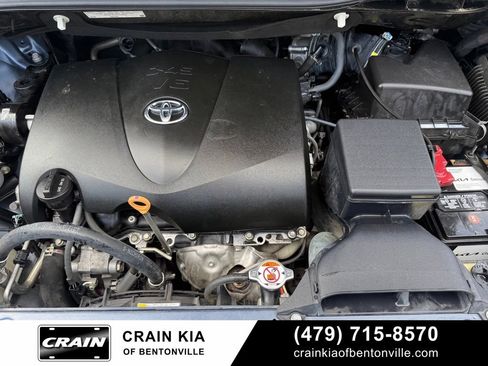 Used 2017 Toyota Sienna XLE w/ XLE Navigation Package FWD image 35