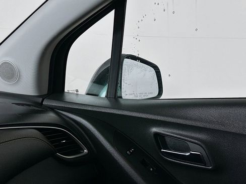 Used 2022 Chevrolet Trax LT w/ LT Convenience Package image 25