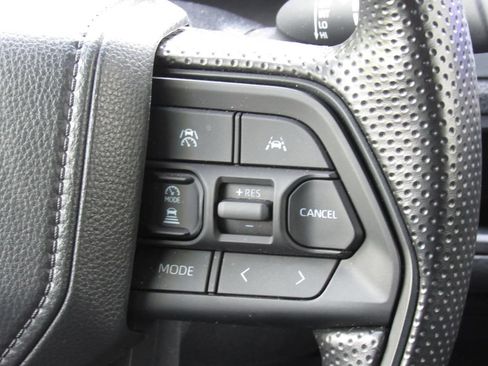 Certified 2025 Toyota Tacoma SR5 AWD/4WD image 27
