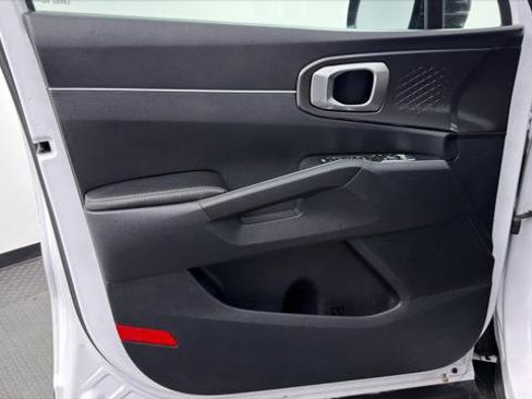 Used 2022 Kia Sorento S FWD image 12