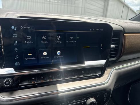Used 2022 Chevrolet Silverado 1500 High Country w/ High Country Premium Package AWD/4WD image 21