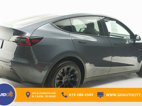 Used 2022 Tesla Model Y Long Range image 6