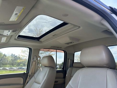 Used 2013 Chevrolet Silverado 1500 LTZ w/ LTZ White Diamond Edition image 21