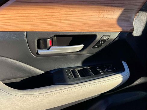 Used 2025 Toyota Grand Highlander Platinum image 17