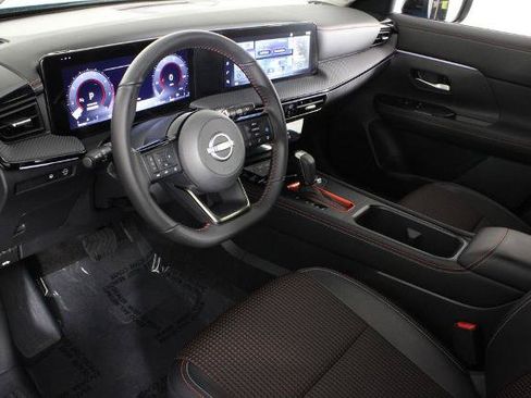 Certified 2025 Nissan Kicks SR FWD image 19