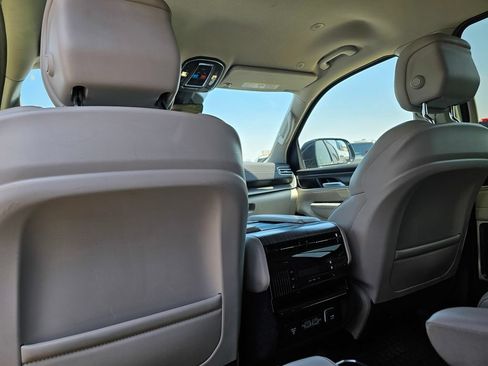 Used 2024 Jeep Wagoneer Series III AWD/4WD image 22