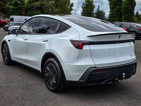 Used 2026 Tesla Model Y AWD image 9