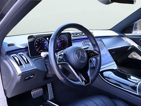 Used 2022 Mercedes-Benz S 500 4MATIC w/ AMG Line Package image 19