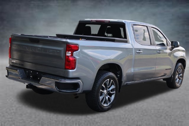Used 2023 Chevrolet Silverado 1500 LT AWD/4WD image 3