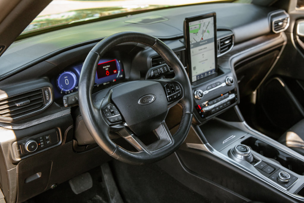 Used 2020 Ford Explorer Platinum w/ Premium Technology Package AWD/4WD image 10
