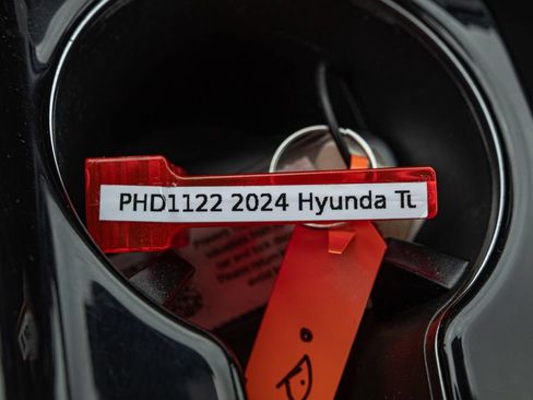 Used 2024 Hyundai Tucson Limited AWD/4WD image 23