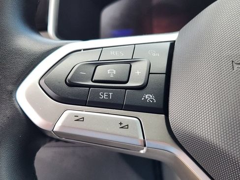 Certified 2025 Volkswagen Taos SE AWD/4WD image 20