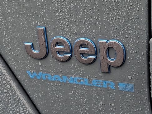 Used 2025 Jeep Wrangler Unlimited Sahara image 27