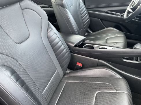 Used 2023 Hyundai Elantra Limited image 14