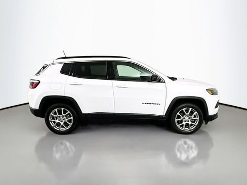 Used 2022 Jeep Compass Latitude image 4
