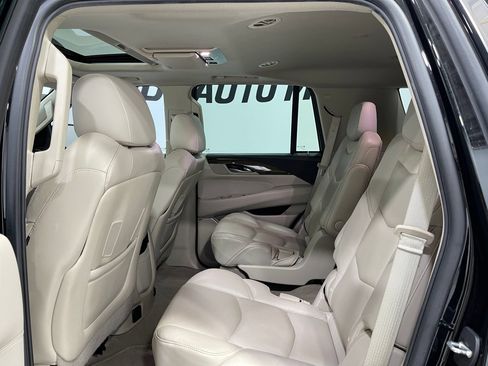 Used 2020 Cadillac Escalade Premium Luxury AWD/4WD image 29