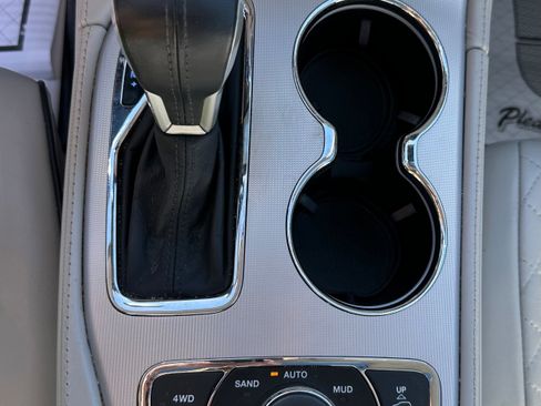 Used 2018 Jeep Grand Cherokee Summit AWD/4WD image 17