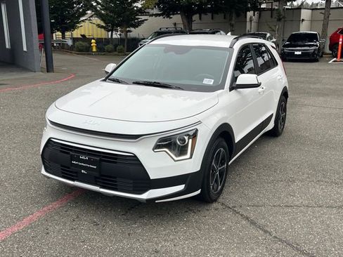 Certified 2023 Kia Niro EX image 3