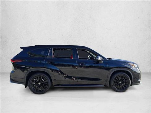Certified 2024 Toyota Highlander XSE FWD image 4