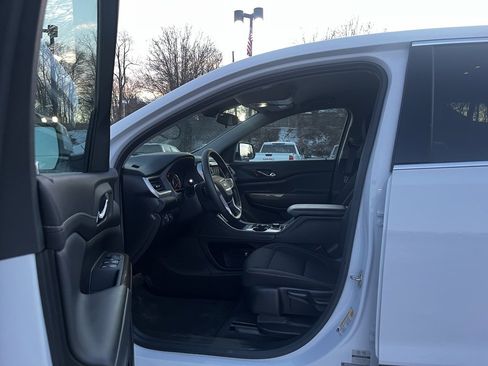 Certified 2023 GMC Acadia SLE image 17