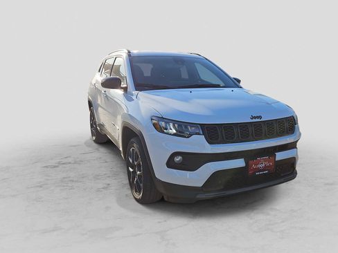 New 2026 Jeep Compass Latitude image 2
