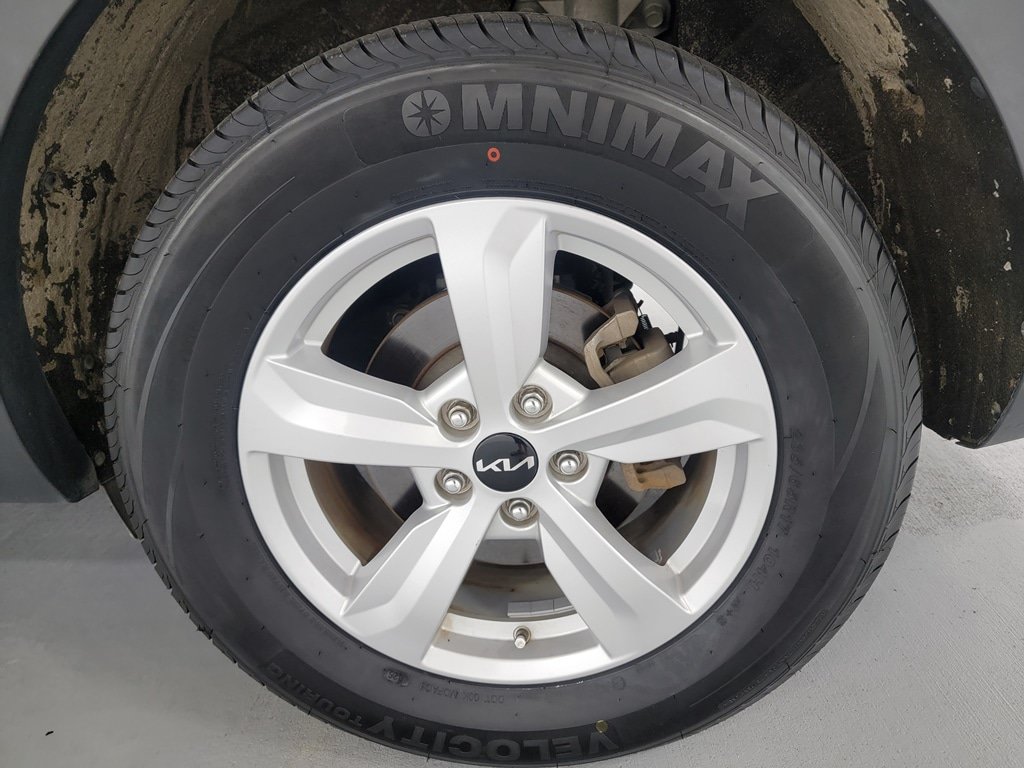 Used 2023 Kia Sorento LX AWD/4WD image 12
