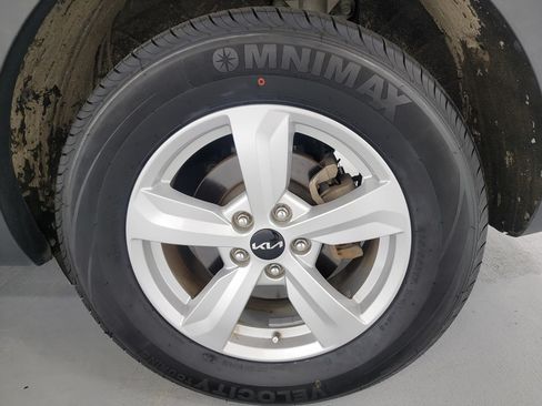Used 2023 Kia Sorento LX AWD/4WD image 12