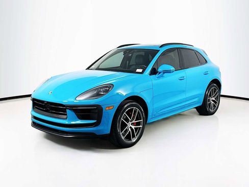 Certified 2022 Porsche Macan S AWD/4WD image 1