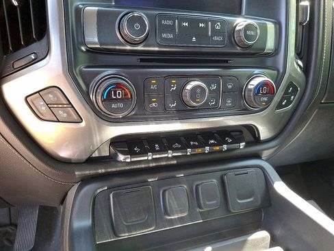 Used 2018 Chevrolet Silverado 1500 LTZ Z71 w/ LTZ Plus Package AWD/4WD image 19
