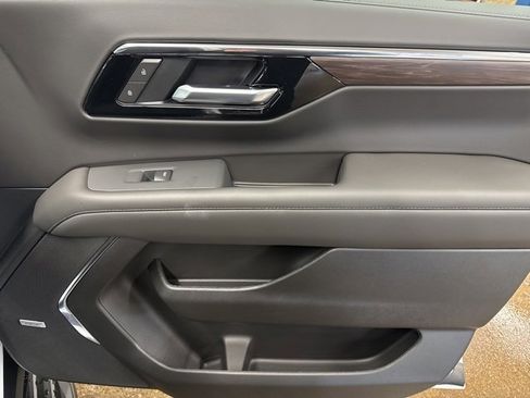 New 2026 Chevrolet Suburban LT image 27