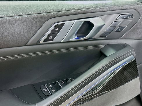 Used 2021 BMW X6 M50i image 18