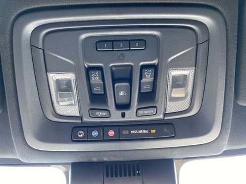 Used 2022 Chevrolet Silverado 1500 ZR2 w/ Technology Package image 47