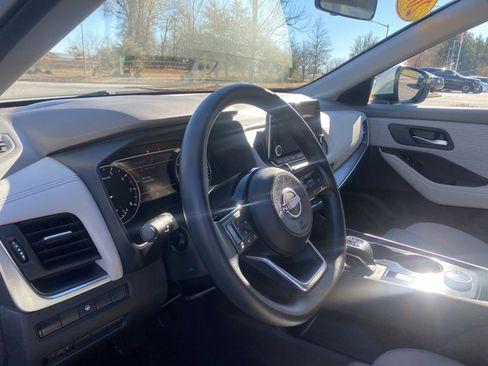 Used 2023 Nissan Rogue SV image 13