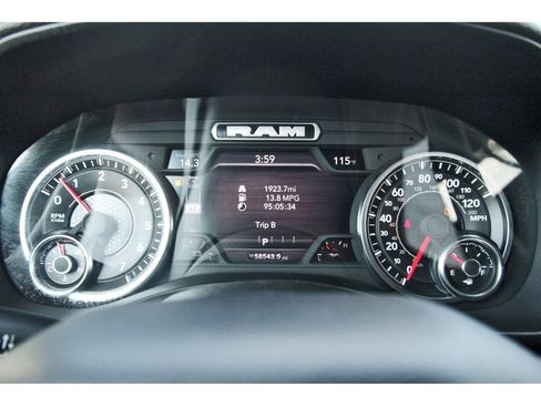Used 2025 RAM 1500 Laramie AWD/4WD image 18