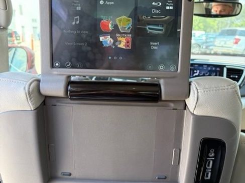Used 2020 Chrysler Pacifica Touring-L Plus w/ Advanced Safetytec Group FWD image 20