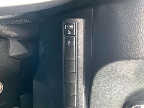 Used 2025 Toyota Corolla SE image 33