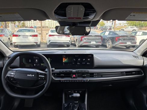 Used 2025 Kia K4 FWD image 32