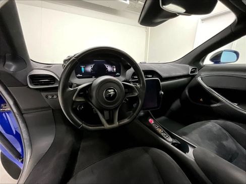 Used 2023 McLaren Artura RWD image 2